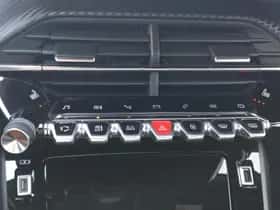 Peugeot 2008 (2021) thumbnail 6