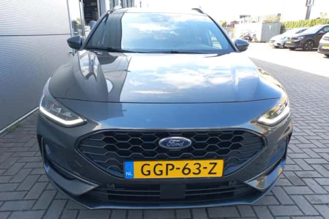 Ford Focus (2024) thumbnail 3