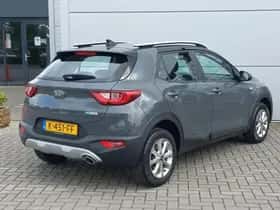 Kia Stonic (2021) thumbnail 4