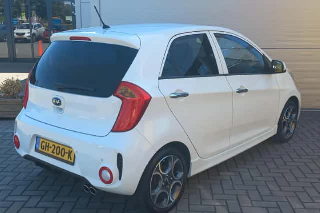 Kia Picanto (2015) thumbnail 4