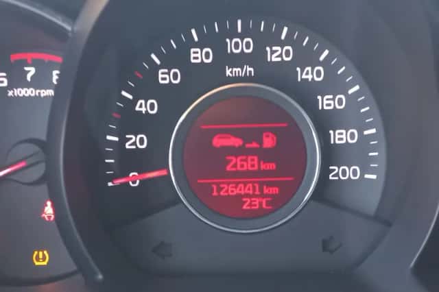 Kia Picanto (2015) thumbnail 5