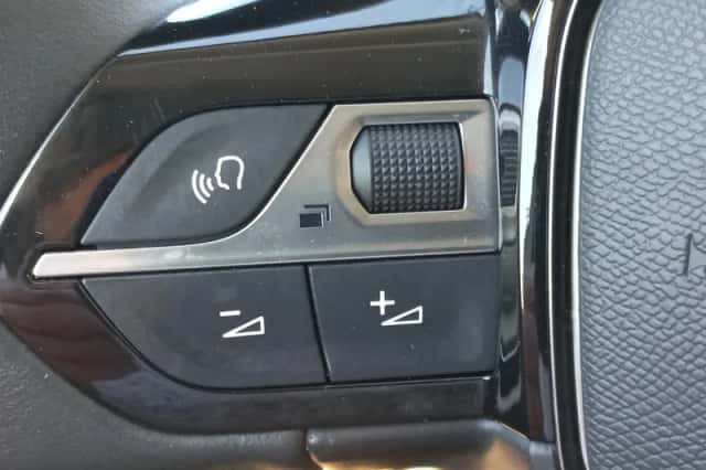 Peugeot 2008 (2021) thumbnail 23