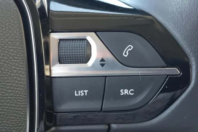 Peugeot 2008 (2021) thumbnail 24