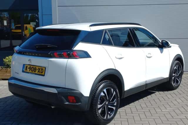 Peugeot 2008 (2021) thumbnail 4