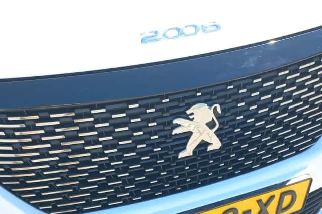 Peugeot 2008 (2021) thumbnail 38