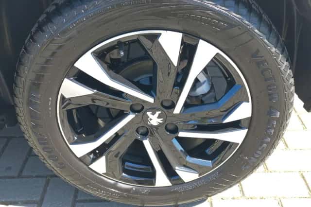 Peugeot 2008 (2021) thumbnail 9