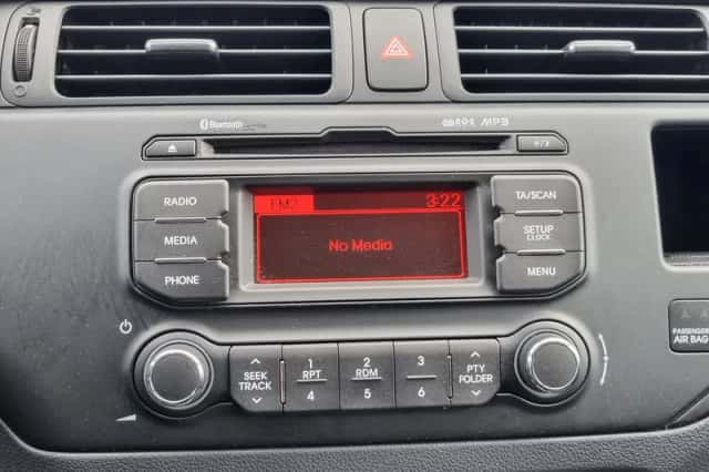 Kia Rio (2014) thumbnail 22