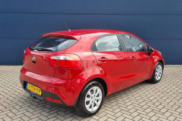 Kia Rio (2014) thumbnail 5