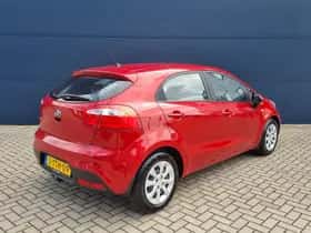 Kia Rio (2014) thumbnail 5