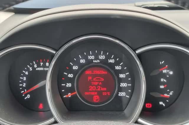Kia Rio (2014) thumbnail 6