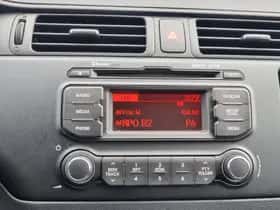 Kia Rio (2014) thumbnail 8