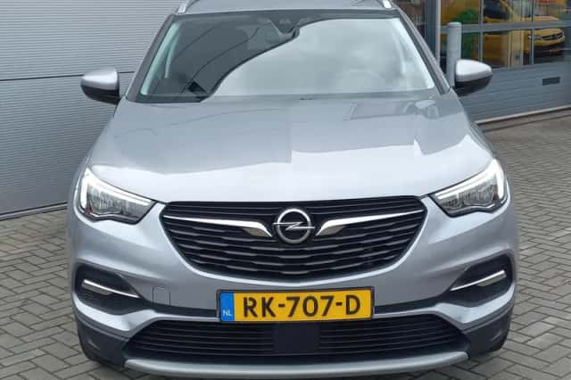 Opel Grandland X (2017) thumbnail 2