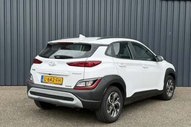 Hyundai Kona (2021) thumbnail 3