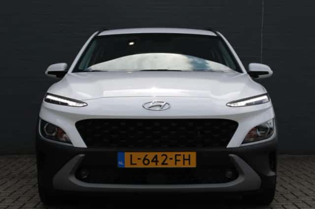 Hyundai Kona (2021) thumbnail 3