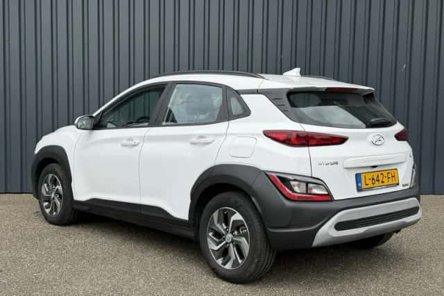 Hyundai Kona (2021) thumbnail 4