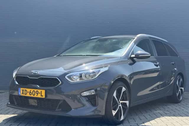 Kia Ceed Sportswagon (2018) thumbnail 2