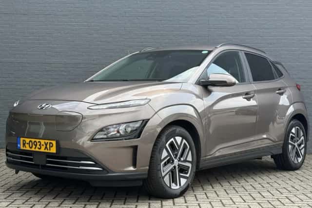 Hyundai Kona (2022) thumbnail 2