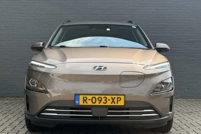 Hyundai Kona (2022) thumbnail 3