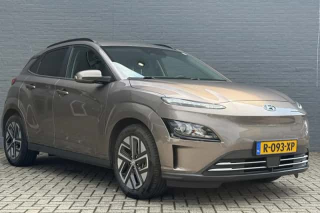 Hyundai Kona (2022) thumbnail 4