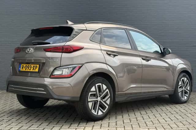 Hyundai Kona (2022) thumbnail 6