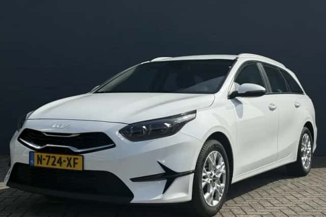 Kia Ceed Sportswagon (2022) thumbnail 2