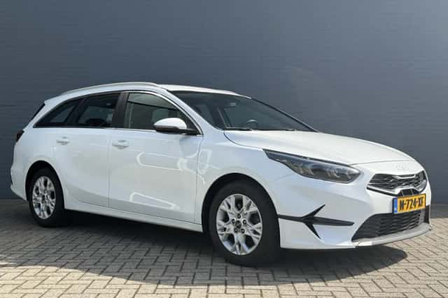 Kia Ceed Sportswagon (2022) thumbnail 4