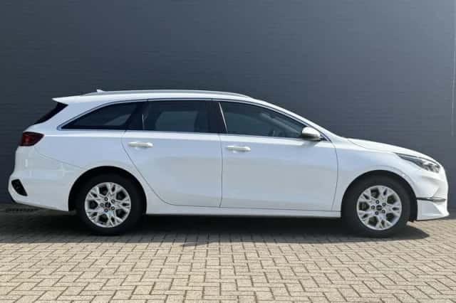 Kia Ceed Sportswagon (2022) thumbnail 5