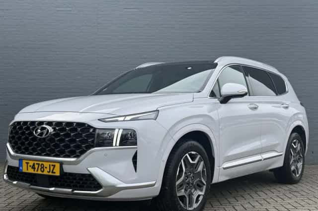 Hyundai Santa Fe (2023) thumbnail 2