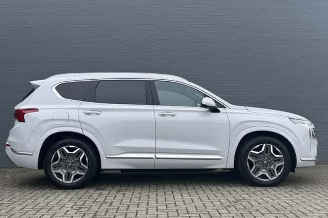 Hyundai Santa Fe (2023) thumbnail 5