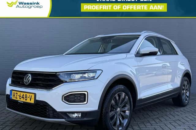Volkswagen T-Roc (2018) thumbnail 1