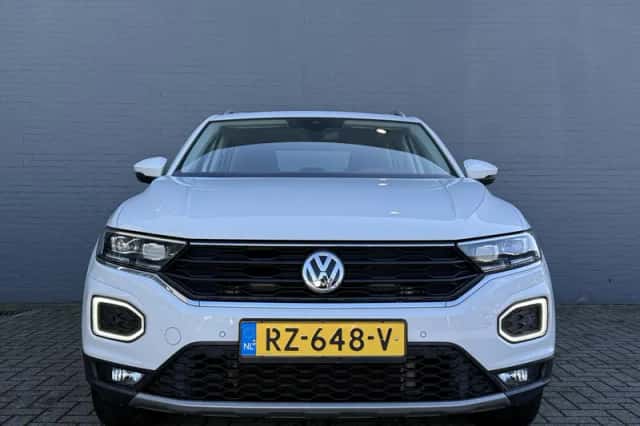 Volkswagen T-Roc (2018) thumbnail 3