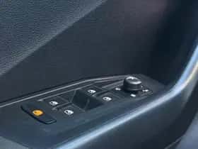 Volkswagen T-Roc (2018) thumbnail 25