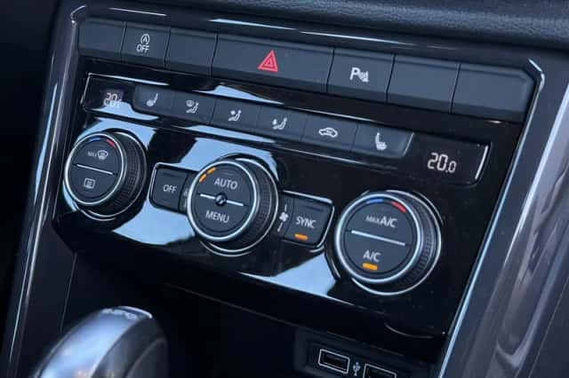 Volkswagen T-Roc (2018) thumbnail 27