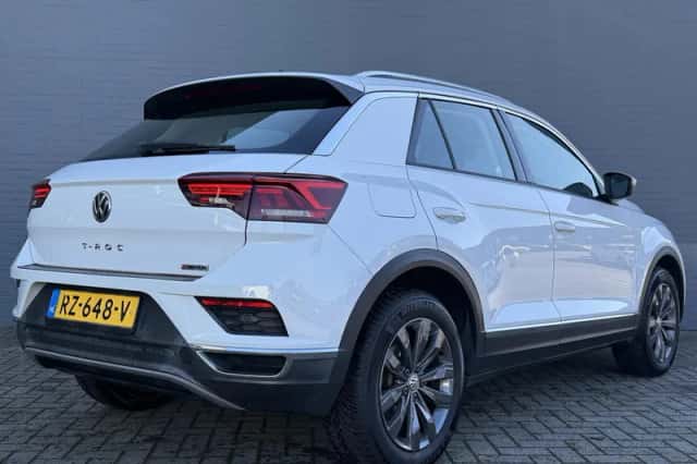 Volkswagen T-Roc (2018) thumbnail 6