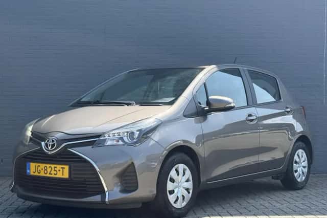 Toyota Yaris (2016) thumbnail 2