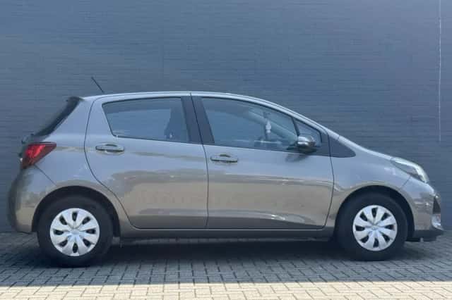 Toyota Yaris (2016) thumbnail 5