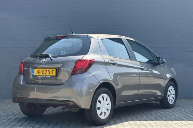 Toyota Yaris (2016) thumbnail 6