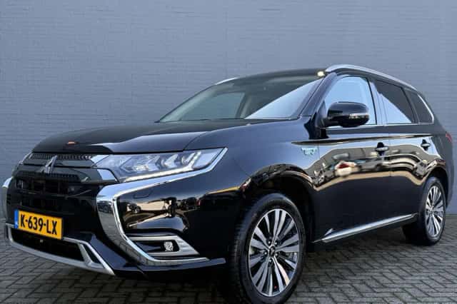 Mitsubishi Outlander (2021) thumbnail 2