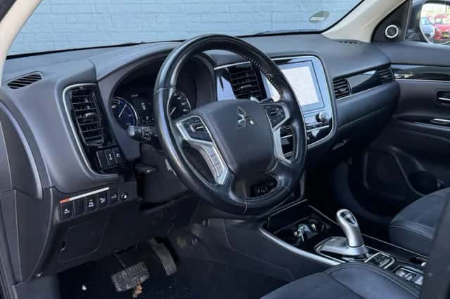 Mitsubishi Outlander (2021) thumbnail 11