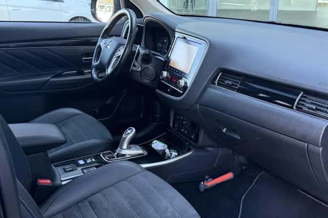 Mitsubishi Outlander (2021) thumbnail 13