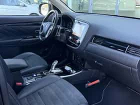 Mitsubishi Outlander (2021) thumbnail 13