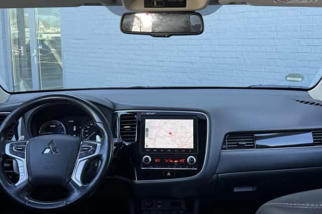 Mitsubishi Outlander (2021) thumbnail 17