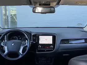 Mitsubishi Outlander (2021) thumbnail 17