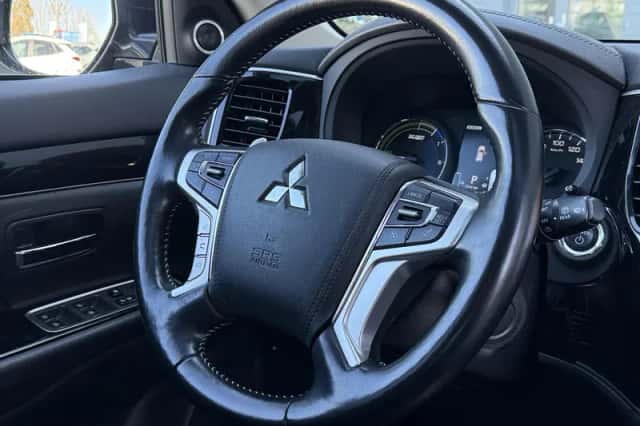 Mitsubishi Outlander (2021) thumbnail 18
