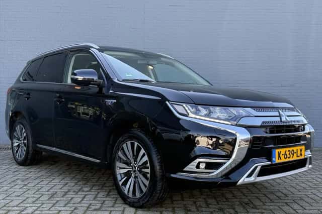 Mitsubishi Outlander (2021) thumbnail 4