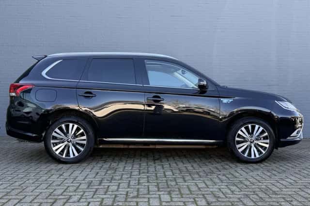 Mitsubishi Outlander (2021) thumbnail 5