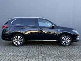 Mitsubishi Outlander (2021) thumbnail 5