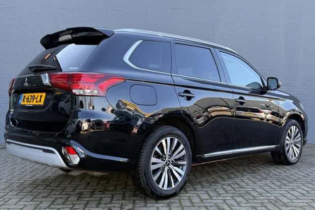 Mitsubishi Outlander (2021) thumbnail 6