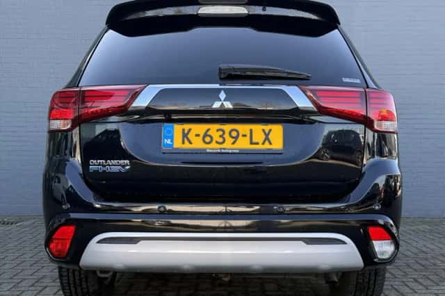 Mitsubishi Outlander (2021) thumbnail 7
