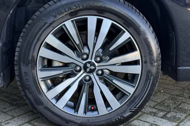 Mitsubishi Outlander (2021) thumbnail 10